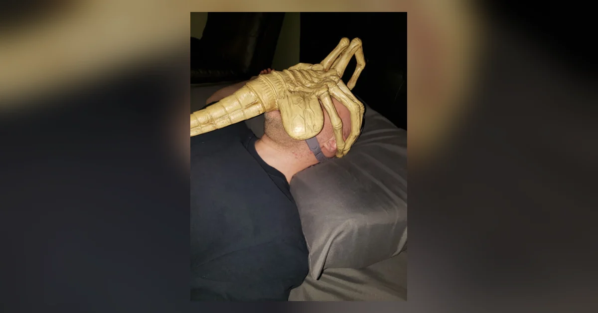 Alien Facehugger-uniapnea-maski – Taattu tapa yllättää itsensä ja muutkin