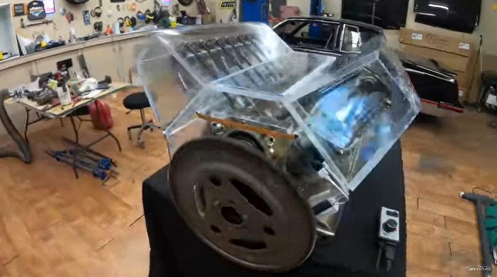 Läpinäkyvä moottori