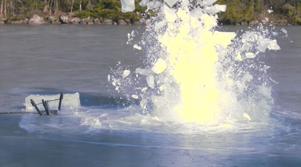 Räjähtävä rengas aiheuttaa yllättävän suuren reiän jäähän