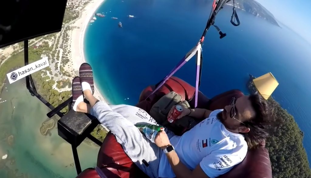 Mikäs tässä liidellessä