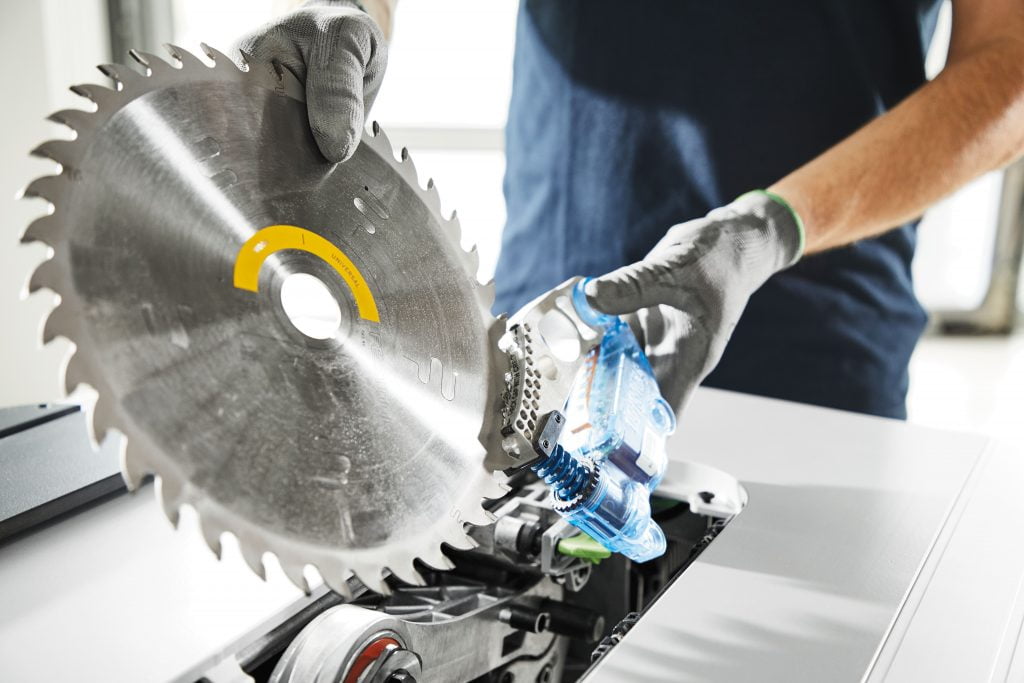 SawStop - Työturvallisuutta parantava innovaatio - saatavilla kesäkuusta 2020 alkaen, kuvassa terä ja patruuna
