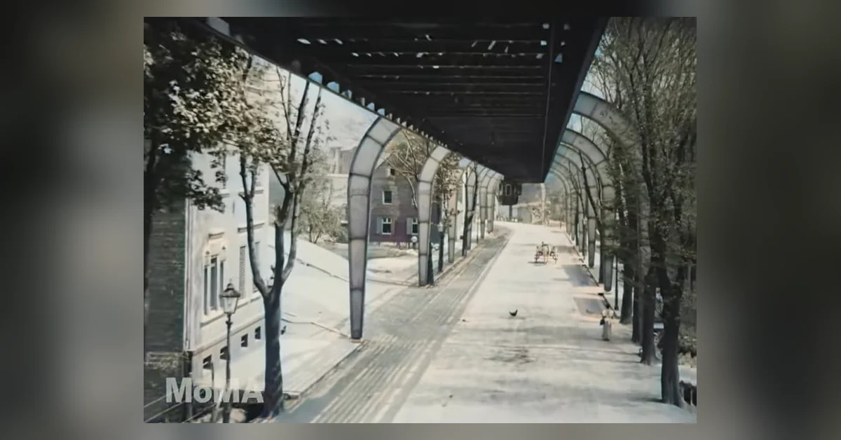 Neuroverkko restauroi ja hienosääti Wuppertaler Schwebebahn -riippuradalta kuvatun videon vuodelta 1902
