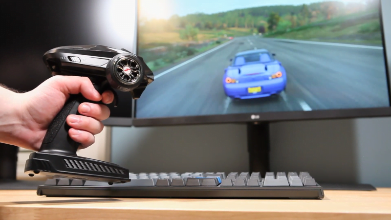 Radio-ohjattavan auton ohjain muunnettuna Forza Horizon -videopeliohjaimeksi