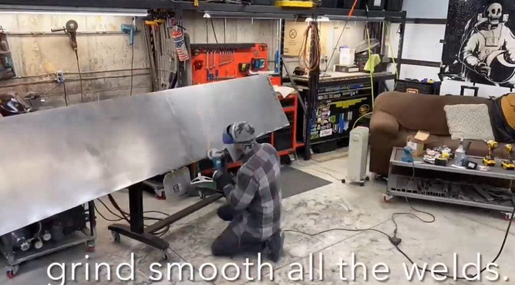 Monoliitti työn alla