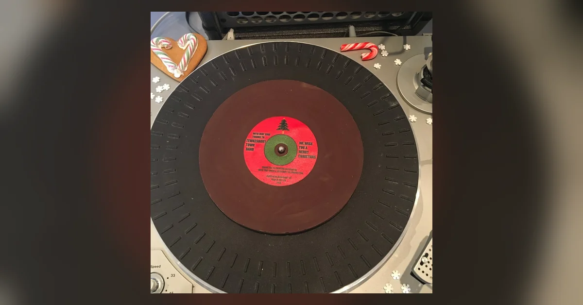 Suklaasta tehty äänilevy, pyörii ja soi kuten mikä tahansa vinyyli