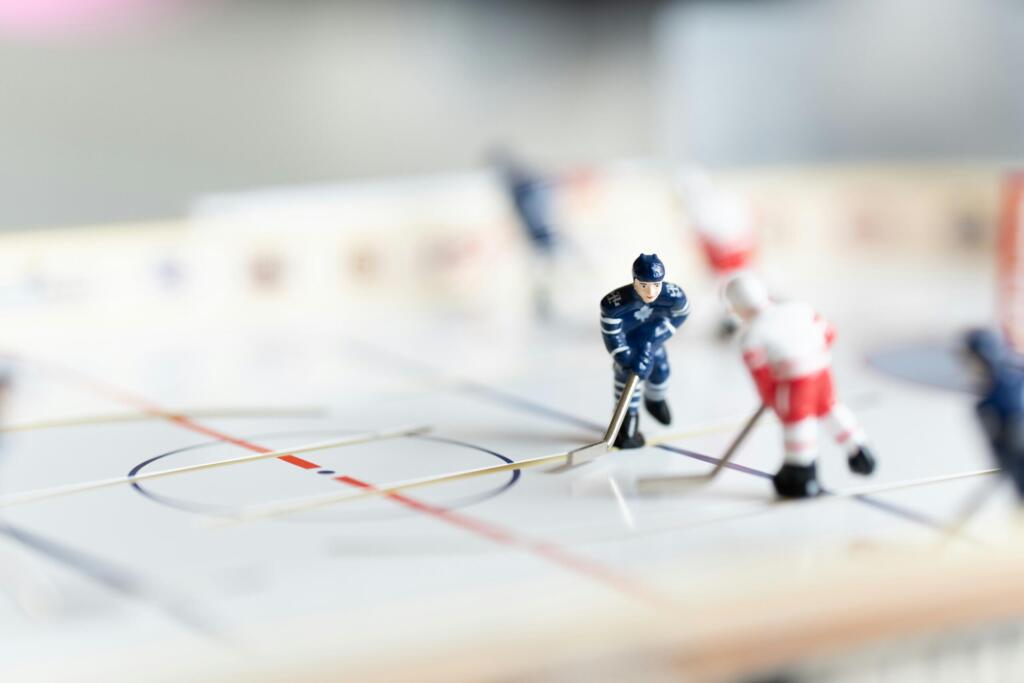 Vakiovihjeet: kuva jääkiekon pienoistmalli
